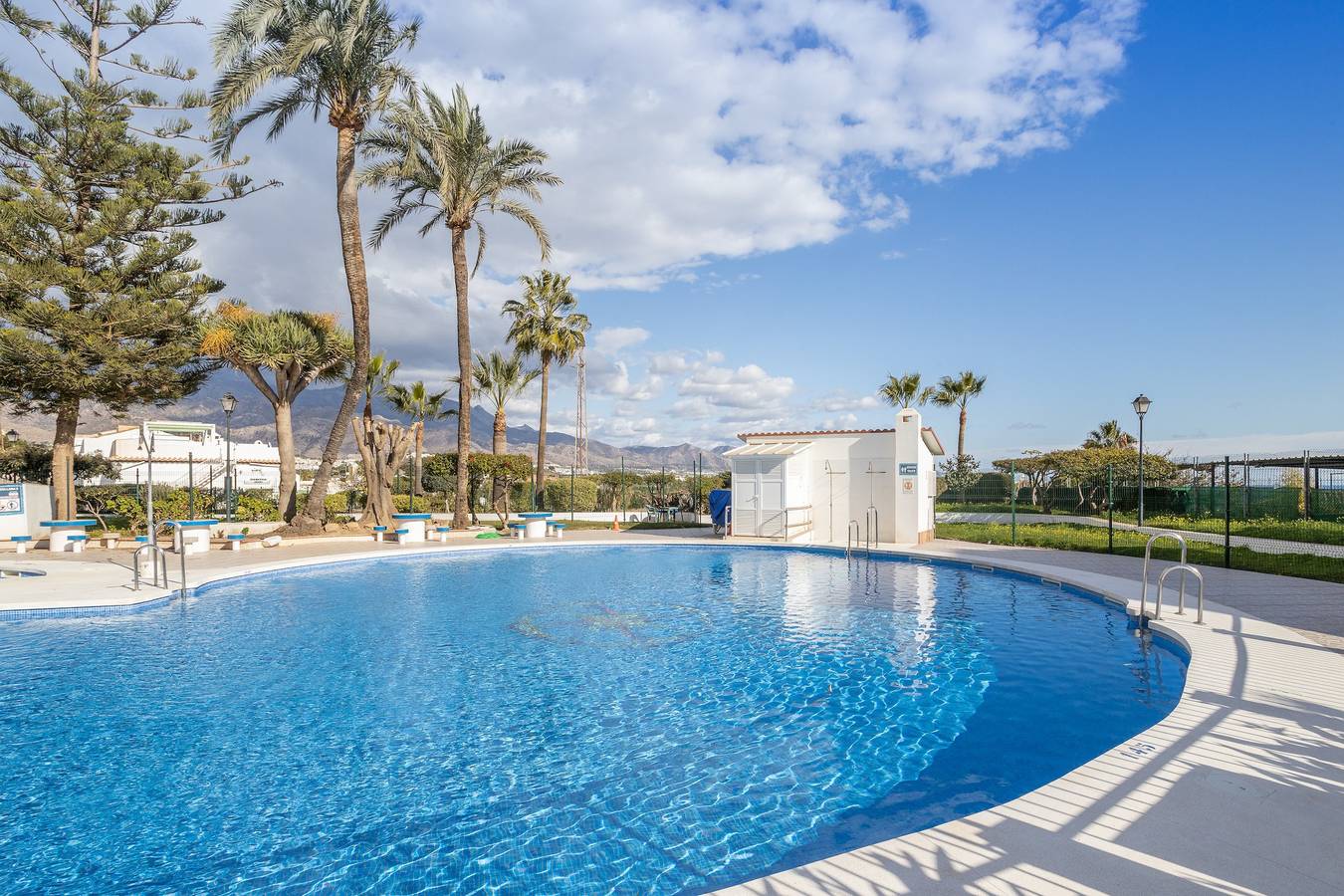 Apartment Plaza Cadiz 11 with Sea View, Pool & Wi-Fi in Urbanización Punta Lara, Nerja