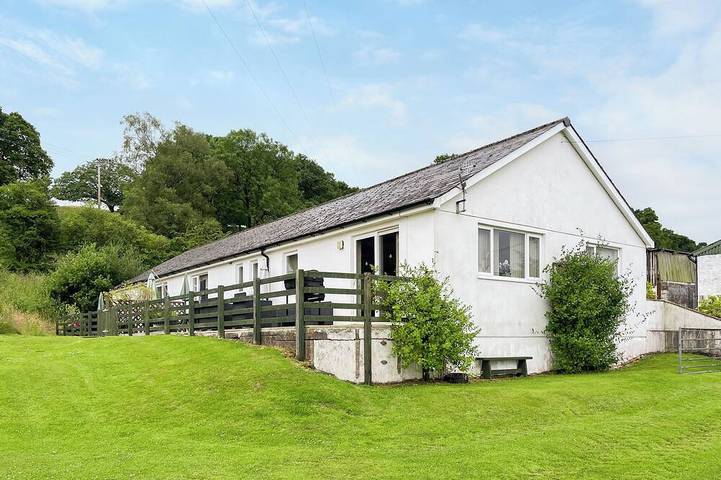 Cottage for 7 people, with garden, with pets in Newton Stewart