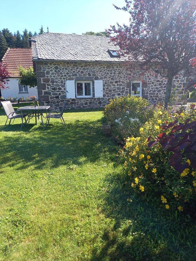 Chambre d’hôte pour 2 personnes, avec Jardin et Vue à Saint-Illide