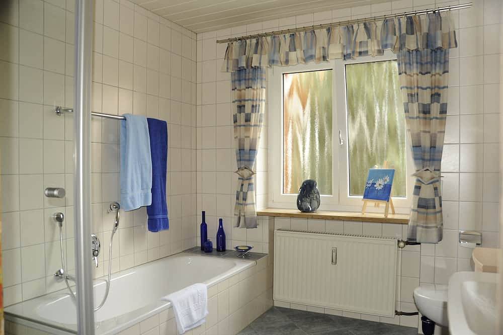 Ganze Wohnung, Gemütliches Feriendomizil (45qm) mit Sonnenterrasse und Parkmöglichkeit in Kemmern, Oberfranken