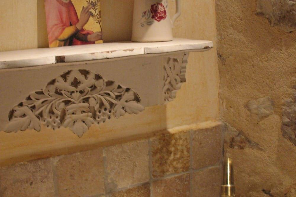 Appartement entier, Cozy Romantic Hideaway with River View In Medieval Village in Sauve, Région du Vigan