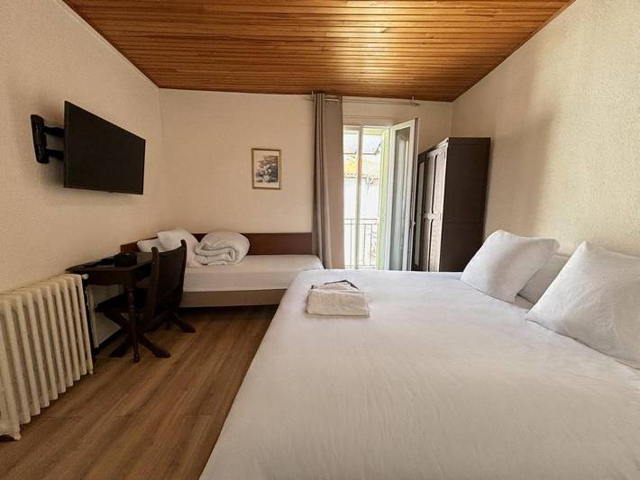 Hôtel pour 2 personnes, avec vue et terrasse, animaux acceptés à Prats-de-Mollo-la-Preste - 2