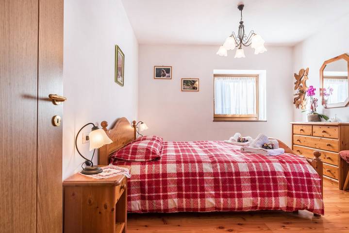 Entire apartment, Apartment 'Agritur Alle Quattro Stagioni' with Mountain View and Garden in Transacqua, Primiero San Martino di Castrozza