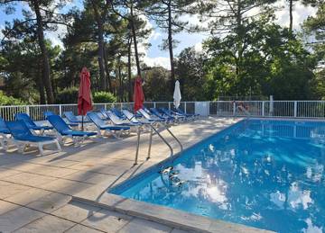 Gîte pour 5 personnes, avec terrasse et piscine à Carcans