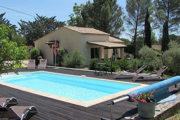 Gîte pour 4 personnes, avec Terrasse ainsi que Jardin et Piscine