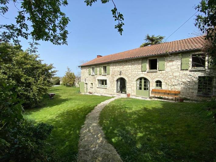Location de vacances pour 10 personnes, avec jardin ainsi que vue et piscine à Berrie - 2
