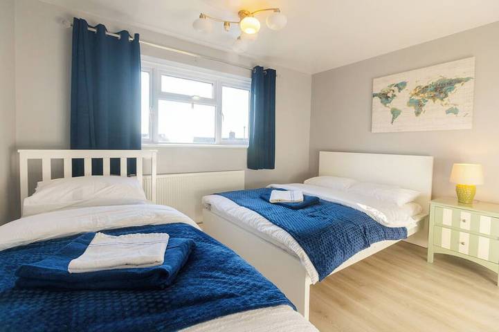 4 Bedroom Gateway: Winchester - Town Centre 4 mins. in Winchester, South-Downs
