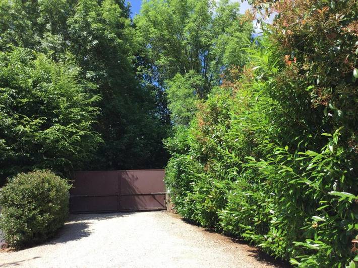 Location de vacances pour 8 personnes, avec jardin et sauna ainsi que vue et piscine, animaux acceptés à Collonges-la-Rouge - 2