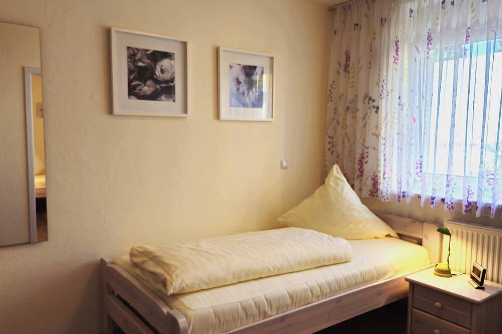 Ganze Wohnung, Komfortable Ferienwohnung 5 (63qm) - behindertengeeignet, kostenloses Wlan in Bad Steben, Landkreis Hof