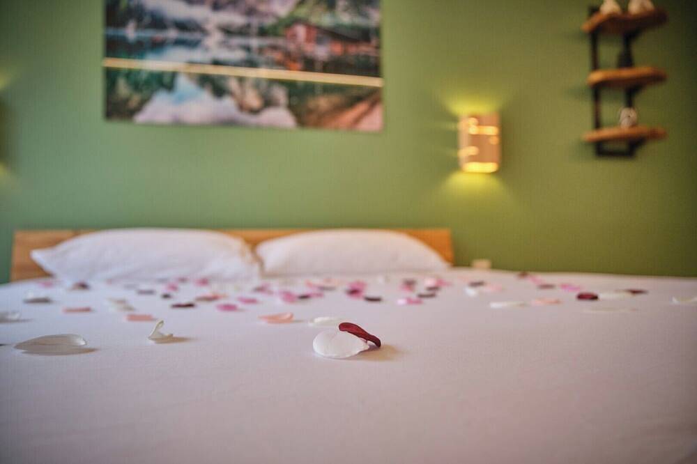 Apartamento entero, Scandinavian Suite with private Spa & Sauna - High-end escape in Nantua