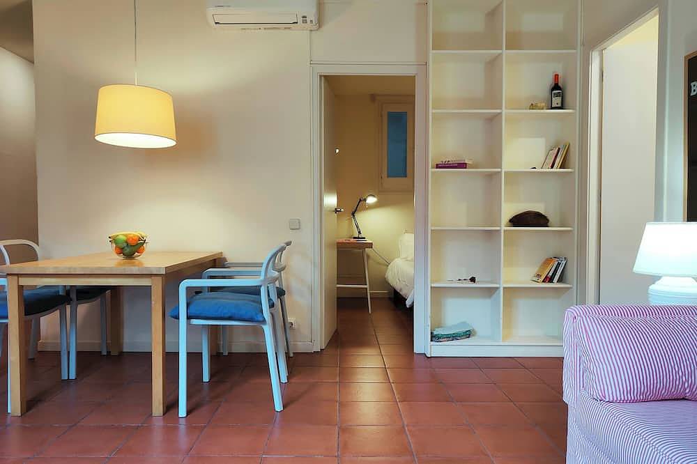 Apartamento entero, Rl Spacious 2-Bed Apt on La Rambla. Wifi &Central in Centro Barcelona, Barcelona
