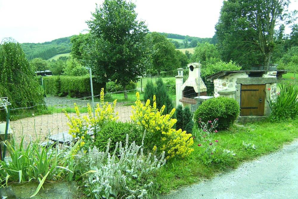 Vakantiehuis in le bouchaud in Gouttières, Riom en omgeving