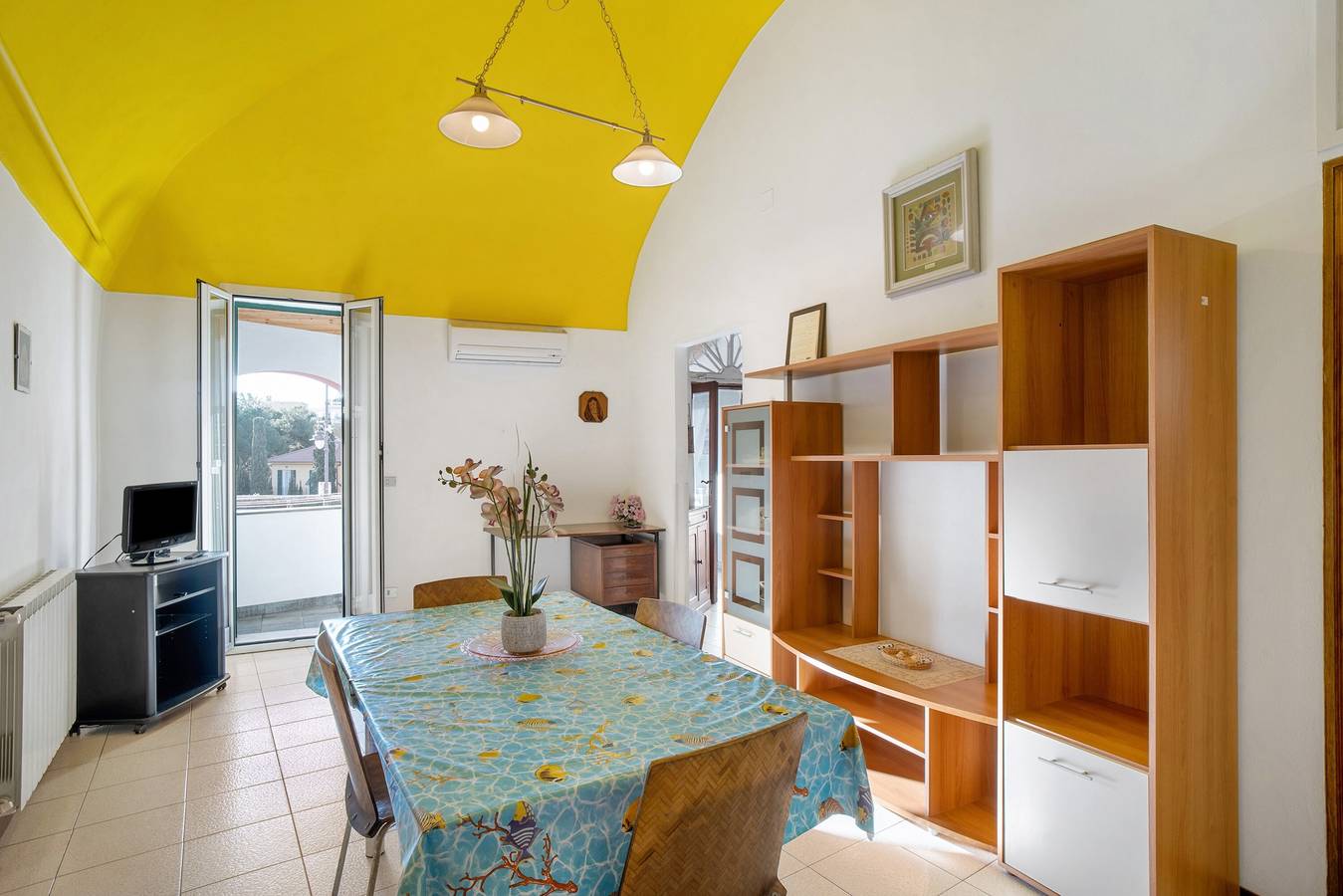 Apartamento entero, Apartamento 'Casa Bici Sol y Mar' con vistas al mar, terraza privada y aire acondicionado in San Lorenzo al Mare, Riviera di Ponente