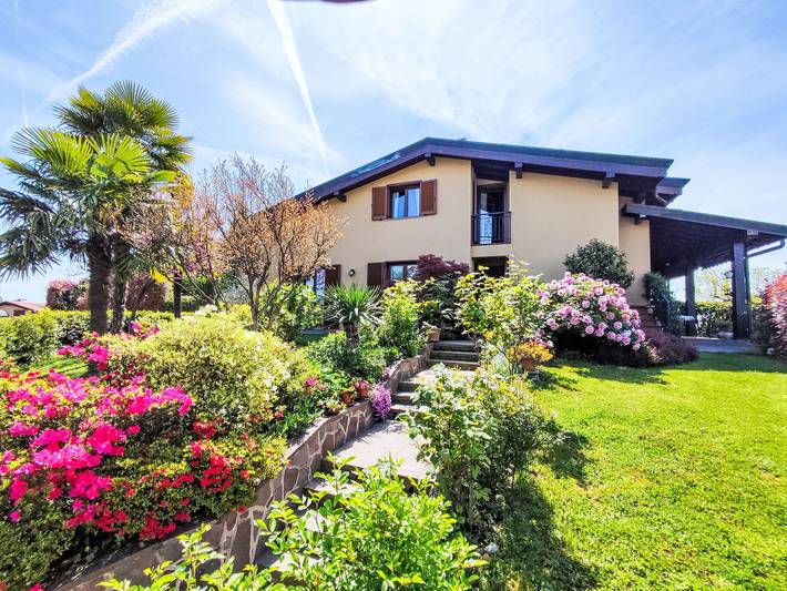 Appartamento per 5 persone, con Balcone e Giardino nonché Panorama a Appiano Gentile