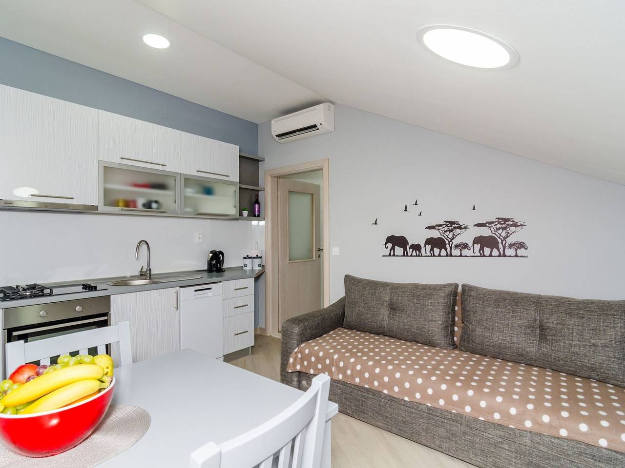 Apartamento entero, Apartments Donita - Standard Two Bedroom Apartment with Balcony and Sea View in Slano, Condado de Dubrovnik-Neretva