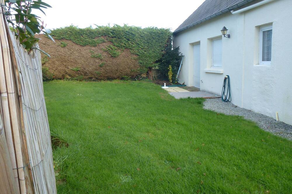 Tranquilo y una ubicación tranquila, 5.4 Cama Casa rural en dos acres de propietarios de tierra con el lago in Saint-Gonnery, Pontivy region