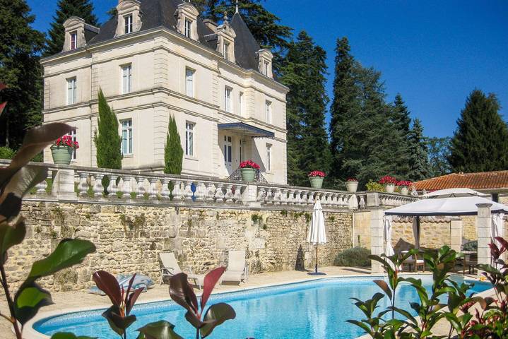 Château pour 10 personnes, avec jardin et terrasse en Charente