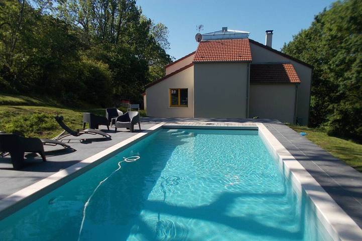 Gîte pour 8 personnes, avec balcon et jardin, animaux acceptés à Lusigny-sur-Ouche