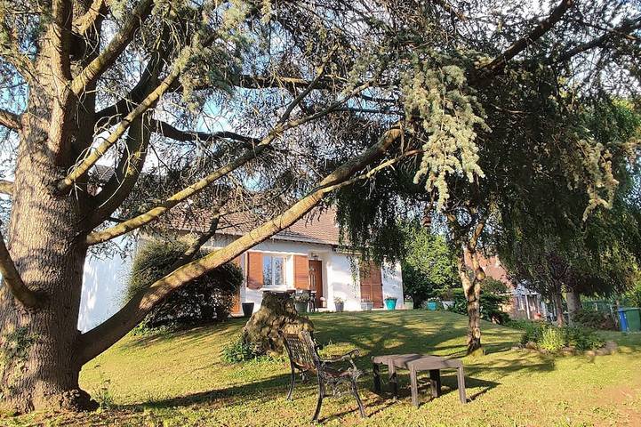 Location de vacances pour 6 personnes, avec jardin à Lévis-Saint-Nom