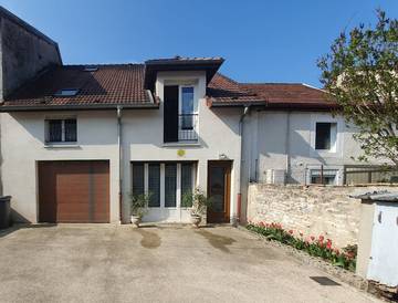 Gîte pour 13 personnes, avec balcon dans Haute-Marne