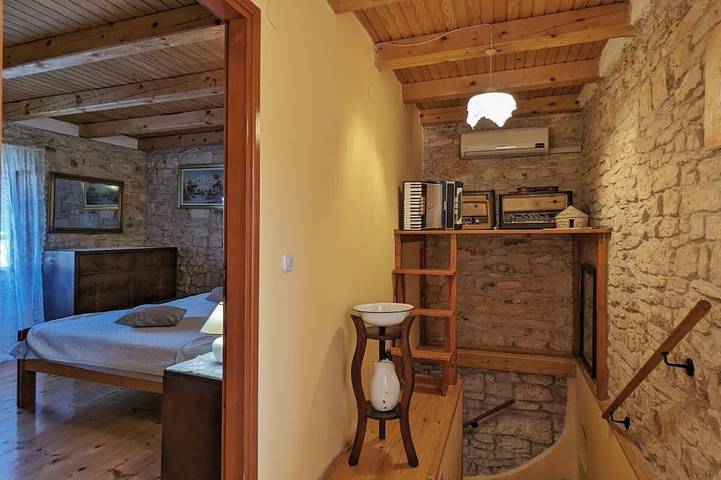 Vacation home with pool and beautiful terrace in Sanvincenti, Istria centrale