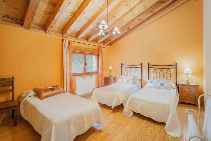 Country House 'Los Molinillos' with Mountain View, Private Terrace and Wi-Fi in Caballar, Segovia Province