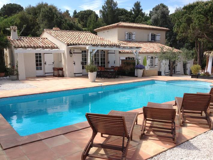 Villa for 10 personer, med havblik og udsigt såvel som have og terrasse i Sainte-Maxime