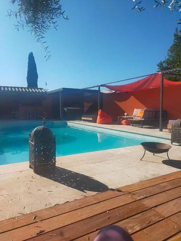 Gîte pour 4 personnes, avec jardin et piscine ainsi que vue et sauna à Tresques