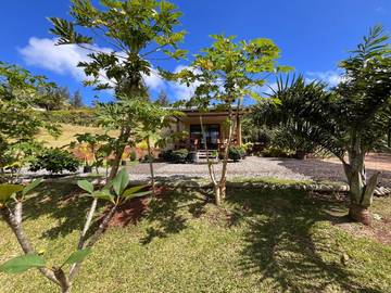 Gîte pour 2 personnes, avec vue ainsi que jardin et terrasse dans Huahine