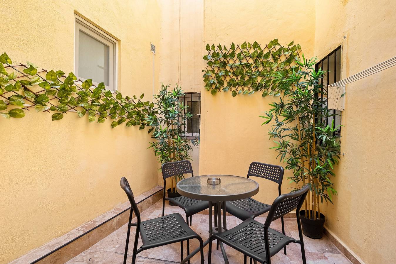 Ferienhaus „3 Zimmer, 3 Bäder in der Stadt“ mit privater Terrasse, Wlan & Klimaanlage in Altstadt Málaga, Malaga