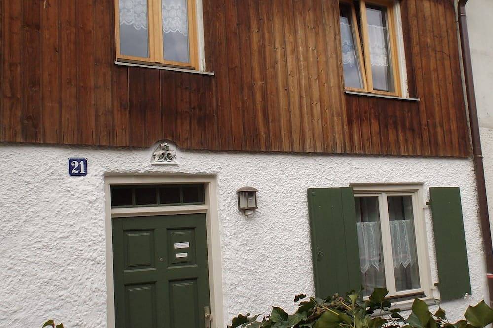 Ganze Wohnung, Neu ausgestattete Ferienwohnung im Zentrum Weilheims für 2 Personen in Weilheim in Oberbayern, Pfaffenwinkel