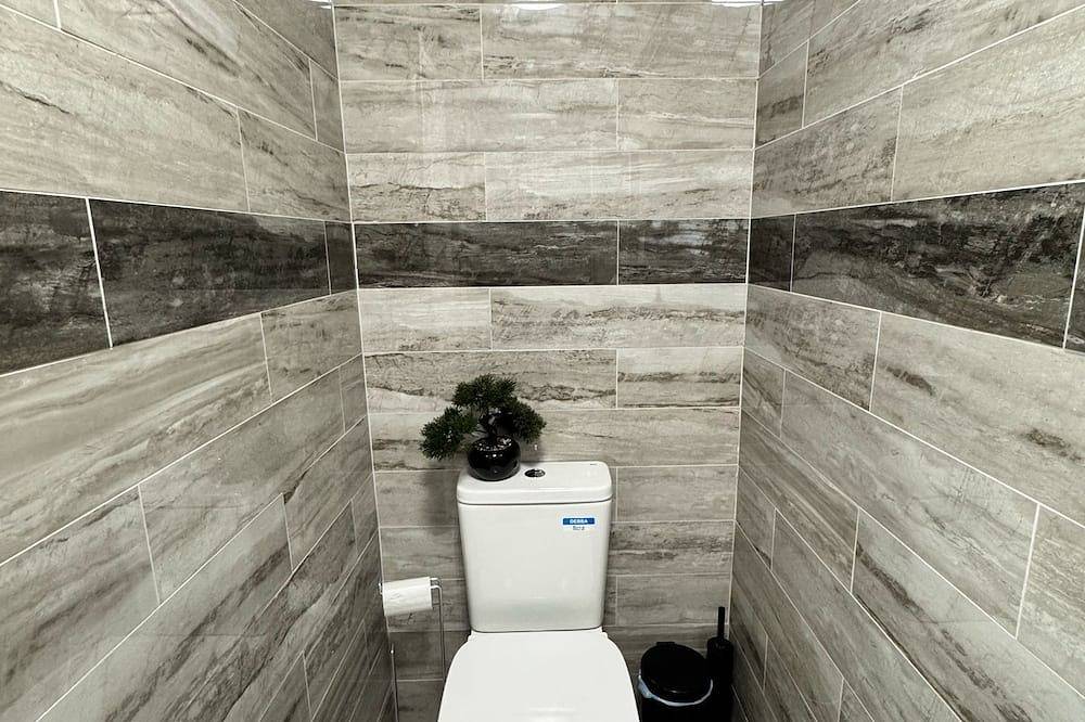 Ensuite Deluxe Room with Shower in London, South East England