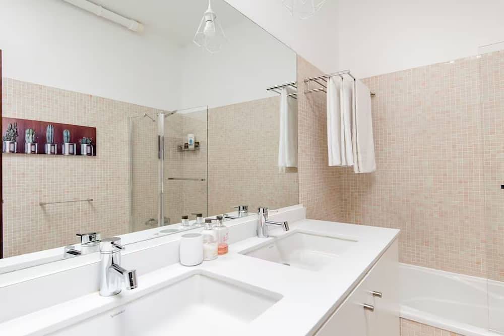 Casa Keam is a peaceful private retreat set in the hills of Santana in Santana, Madeira