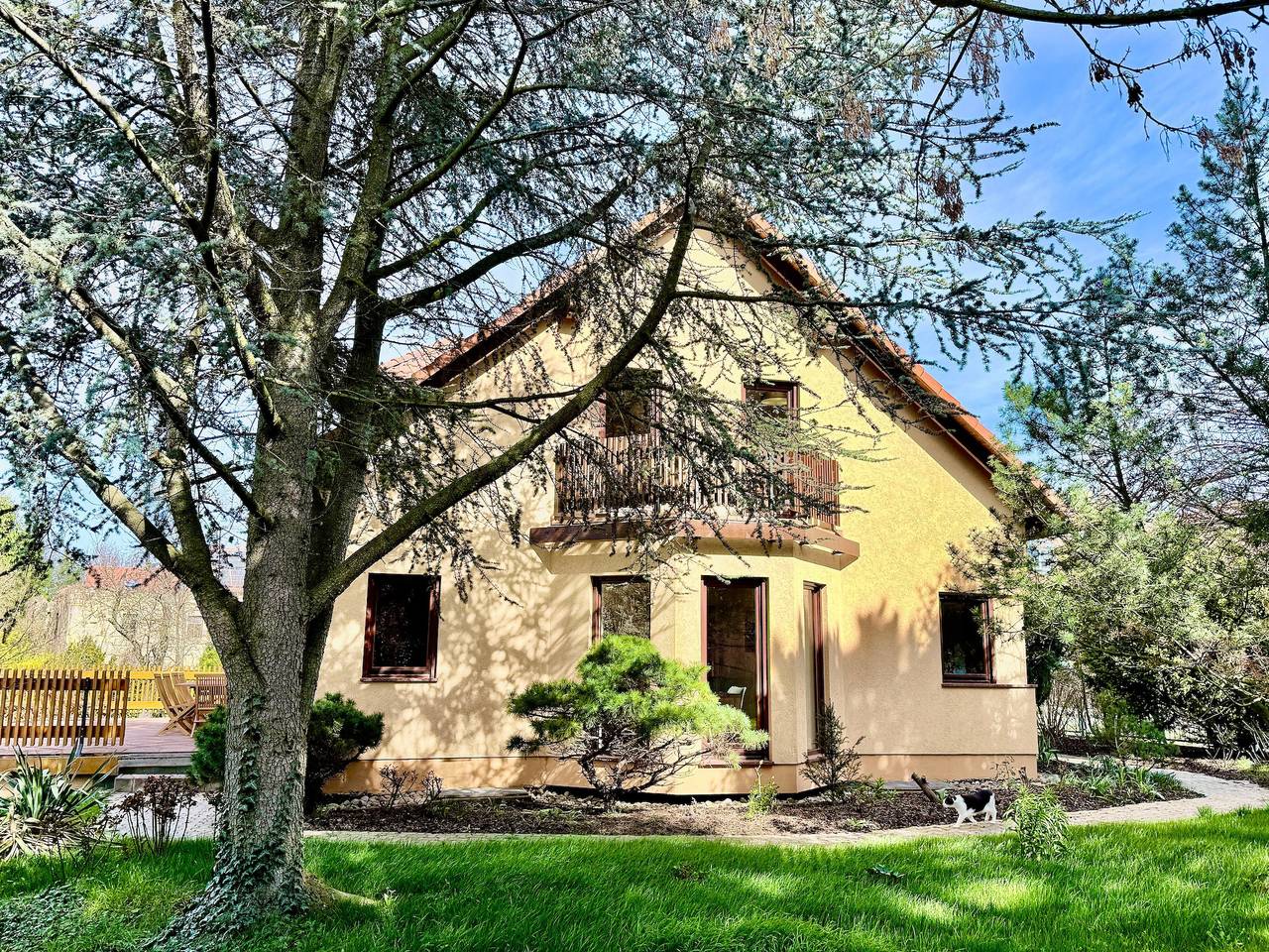 Haus Altburgstädtel – Spacious Vacation Home in a Green, City-Near Setting for 8 Guests in Dresden