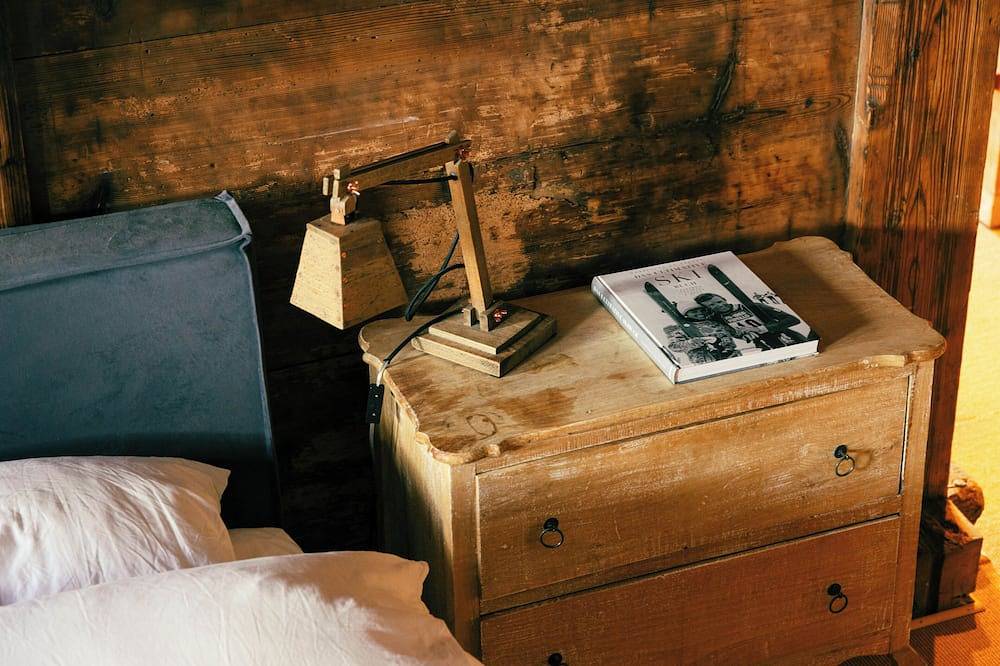 Chalet Lion Rouge: located on top of the picturesque village of Rougemont in Rougemont, Alpes Vaudoises