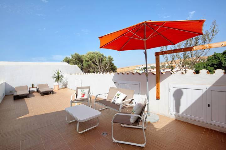 Vacation Home "Las Raíces" with Mountain View, 2 Private Terraces & Wi-Fi in Pájara, Fuerteventura