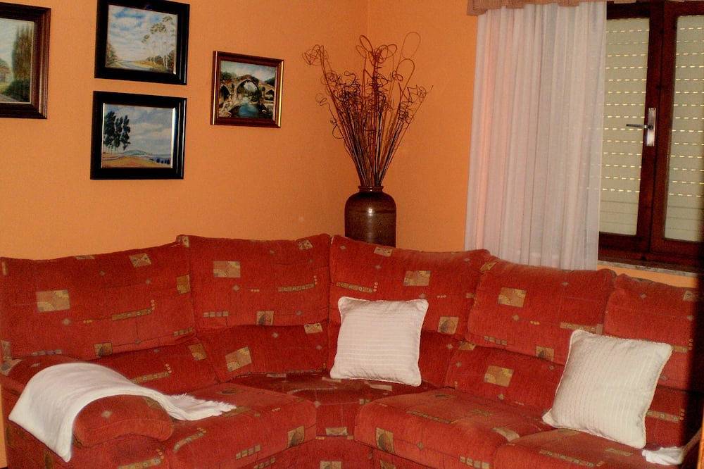 Apartamentos Huerta Carúa. 4 personas, barbacoa, Wifi, terraza, rural. in Villamayor (Piloña), Piloña