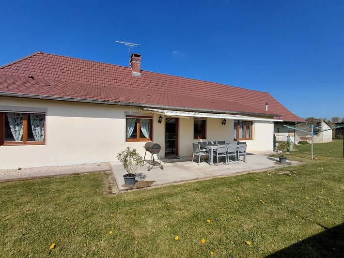 Gîte pour 10 personnes, avec jardin dans Juif