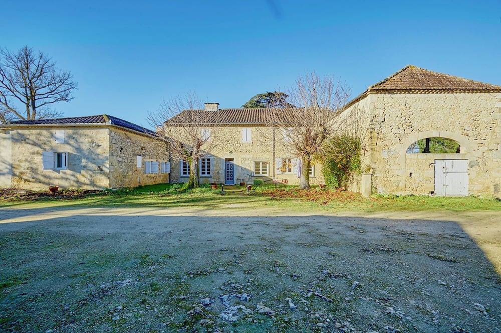 Gite Charme avec piscine au coeur du Gers- Le Clos Boissière in Valence-sur-Baïse, Gers