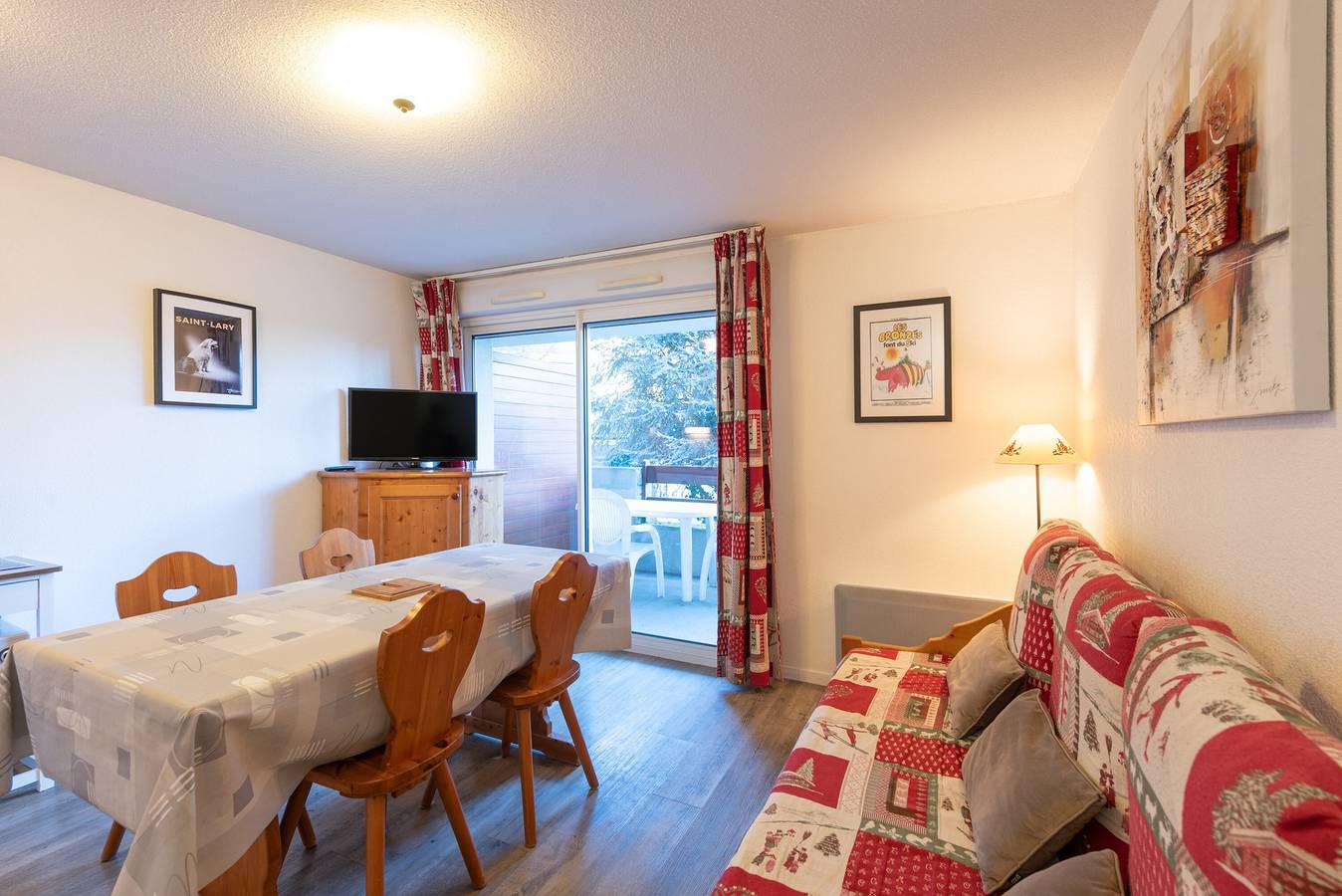 Entire apartment, Comfortable Stay in Saint-Lary – 3 Apartment, Terrace, Heated Pool, and Direct Cable Car Access in Saint-Lary-Soulan, Pyrenees National Park
