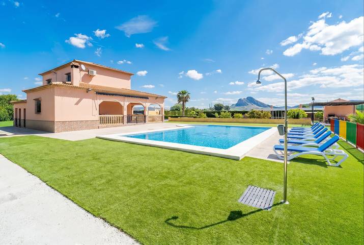 Chalet para 6 personas, con terraza y jardín en Antequera