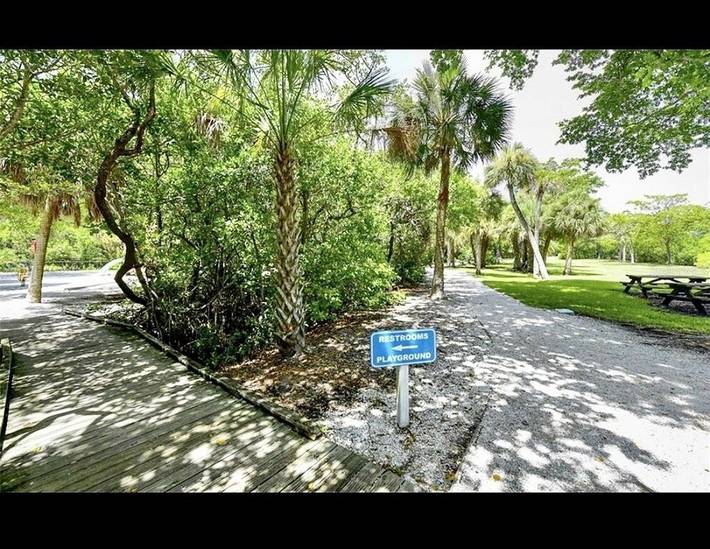 Vacation rental for 4 people, with terrace and yard in Longboat Key