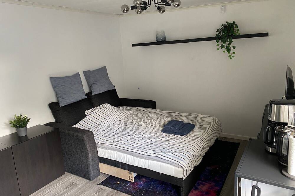 Cozy guesthouse with room for 1-4 guests, pets allowed! in Västeras, Västmanland