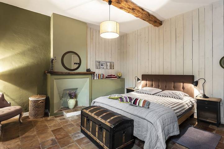 Stilvolles Steinhaus: private Dachterrasse, Designerküche, sicherer Parkplatz in Pézenas, Mittelmeerküste (Frankreich)