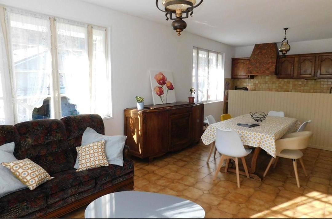 Appartement entier, Gîte Ardeche Verte idéalement situé Dolce Via - Mont Gerbier de Jonc - Lac de St Martial in Arcens, Parc naturel régional des Monts d'Ardèche