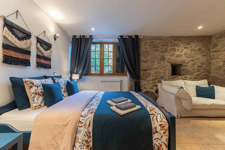 Maisons des Fleurs, villa com piscina no norte de Portugal in Sande, Vilarinho, Barros e Gomide, Distrito de Braga