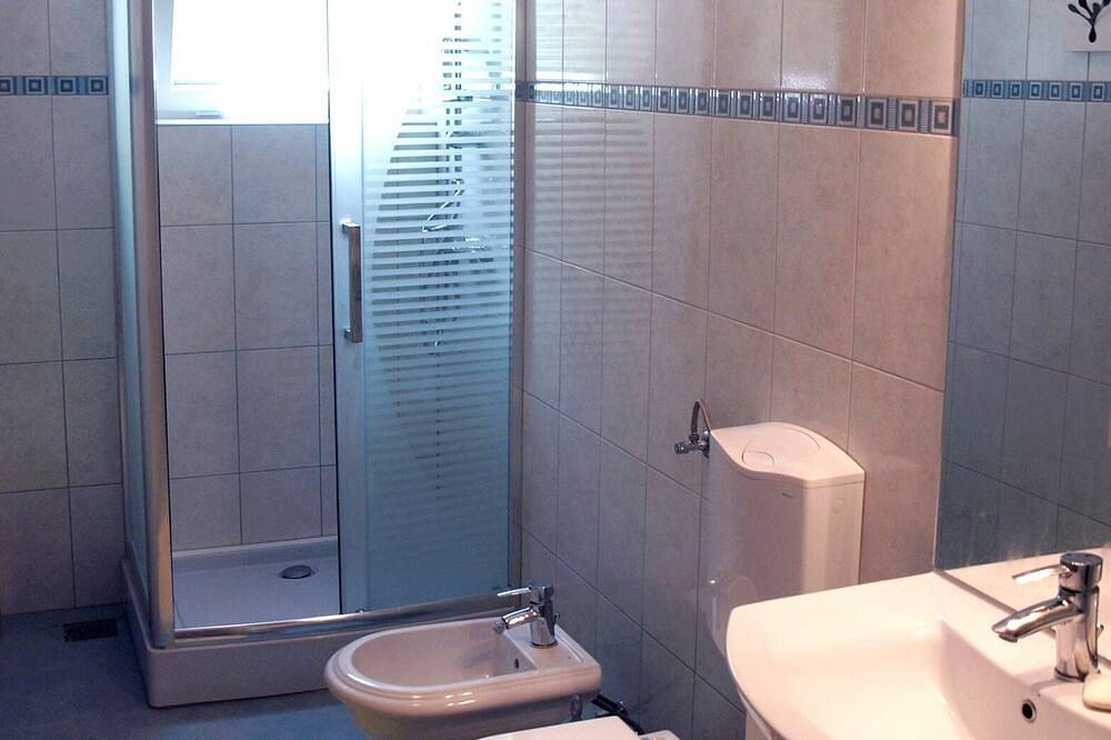 Entire apartment, One bedroom apartment with balcony Jelsa, Hvar (A-8750-a) in Jelsa, Hvar