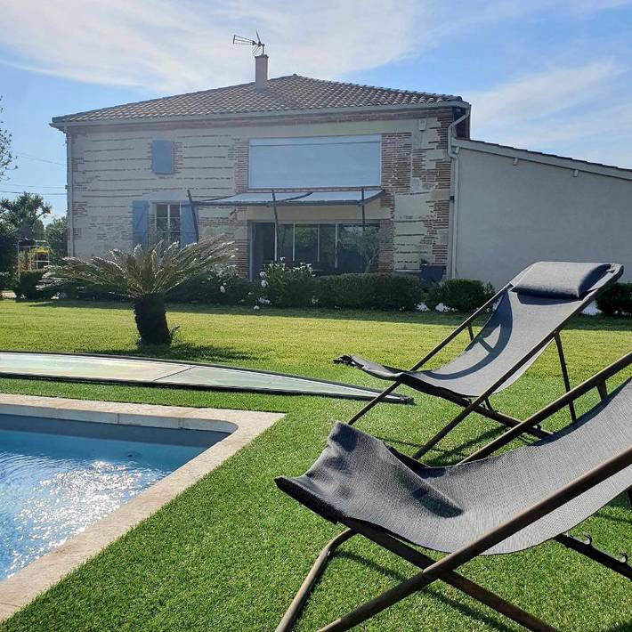 Location de vacances pour 2 personnes, avec vue ainsi que piscine et jardin à Saint-Nicolas-de-la-Grave - 3