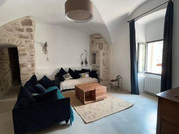 Gîte pour 6 personnes, avec piscine ainsi que vue et balcon à Saint-Jean-de-Valériscle