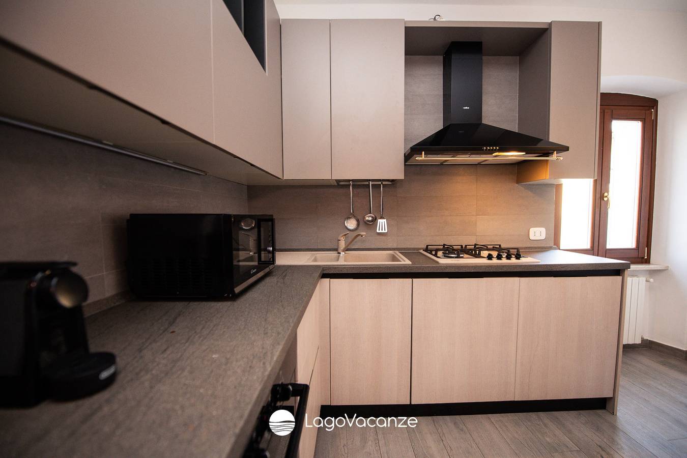 Appartement entier, Secret Garda in San Felice del Benaco, Montagnes autour du lac de Garde